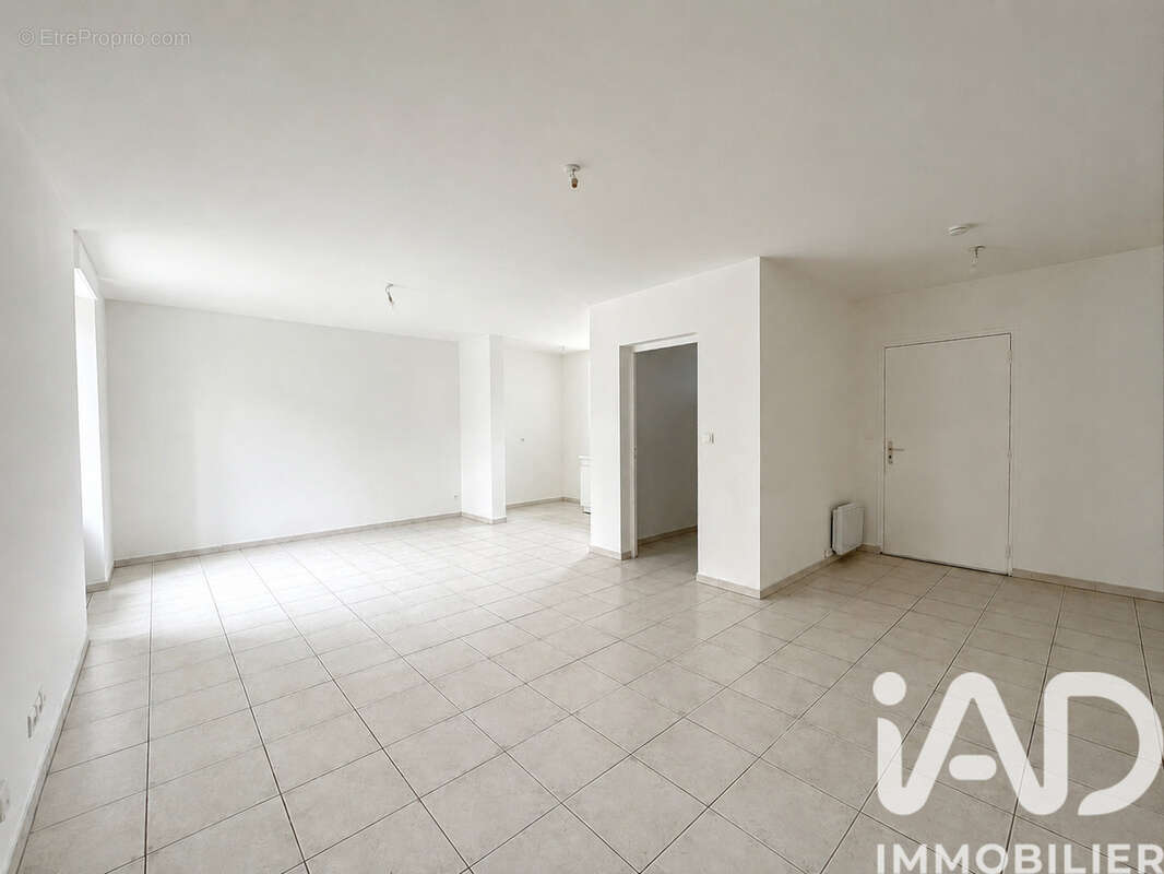 Photo 2 - Appartement à LA ROCHE-DERRIEN