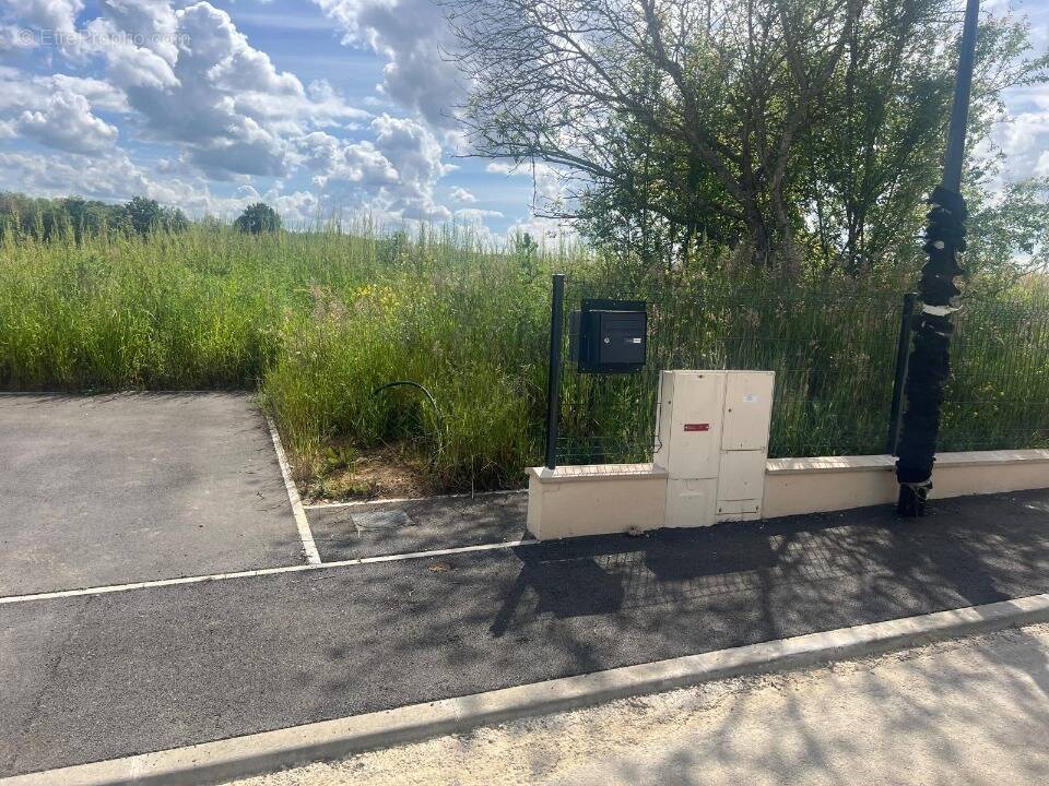Terrain à FONTAINEBLEAU