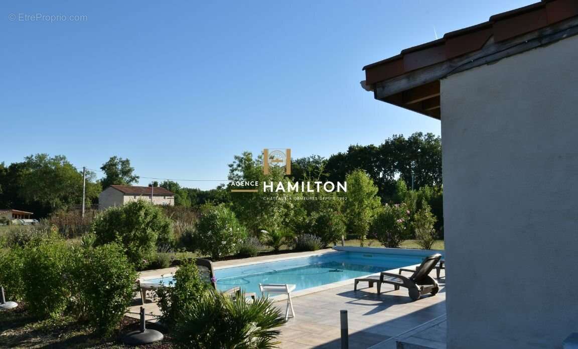Ancien corps de ferme rénové avec piscine, deux granges aménageables et dépendances - photo 3
