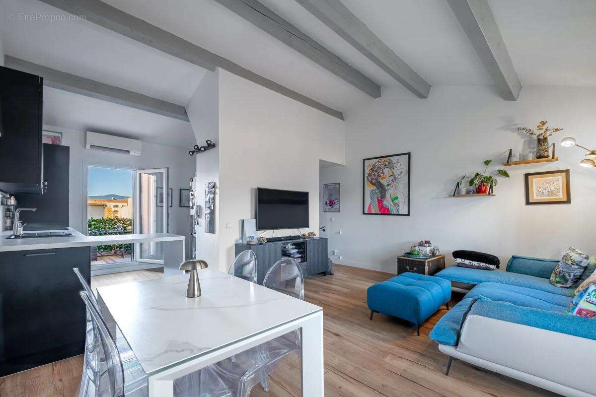 Appartement à COGOLIN