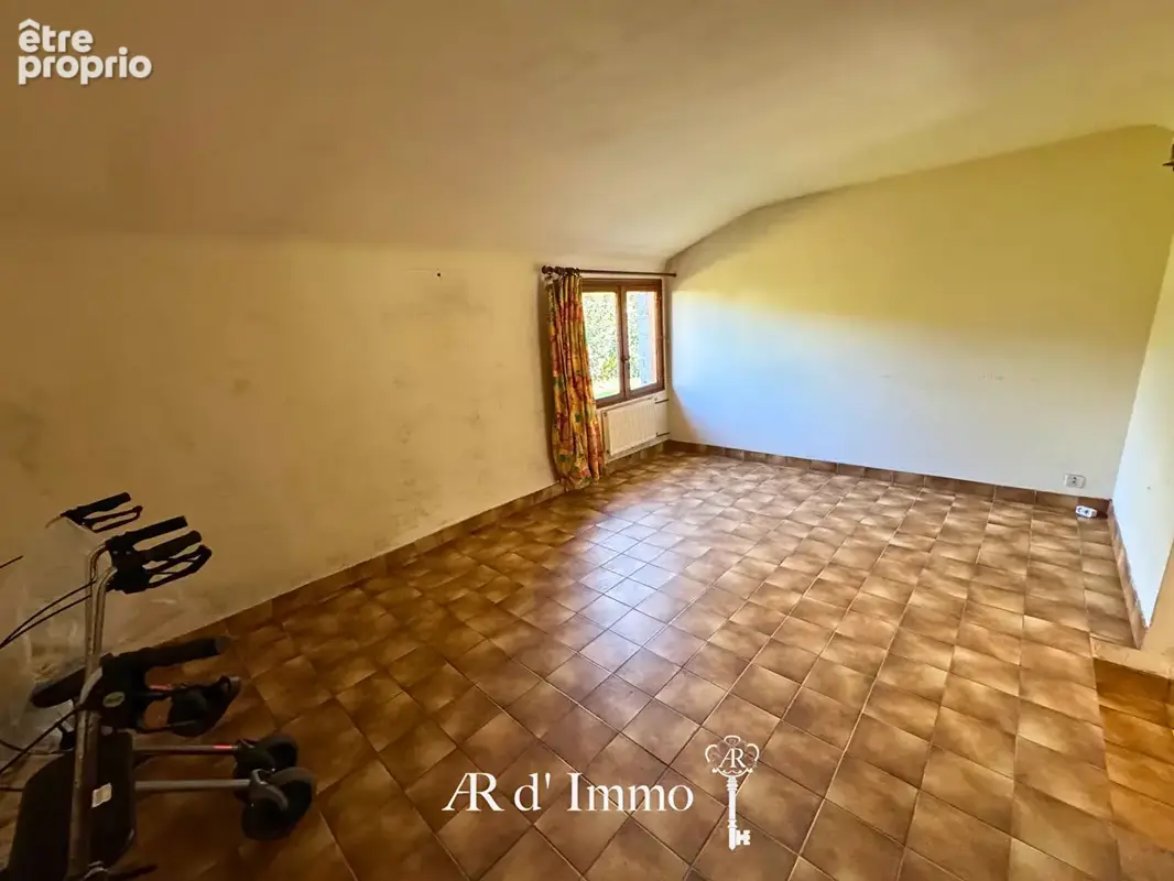 Maison en pierre avec dépendances - Terrain de 2 300 m² - photo 7