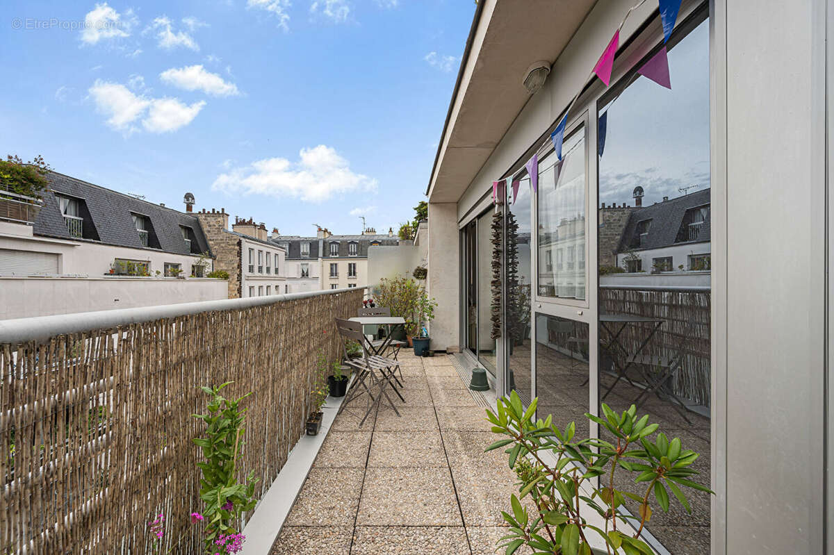 Appartement à PARIS-14E
