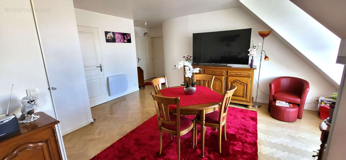 Appartement à LES CLAYES-SOUS-BOIS