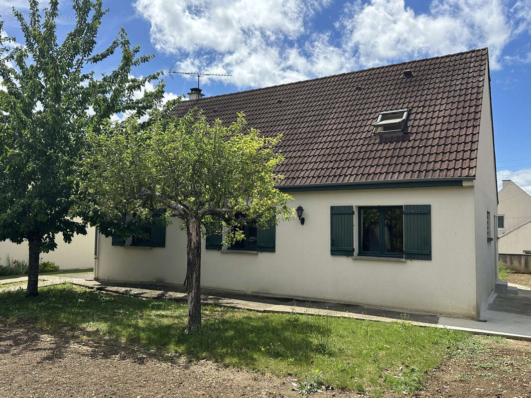 Maison à VAUX-LE-PENIL