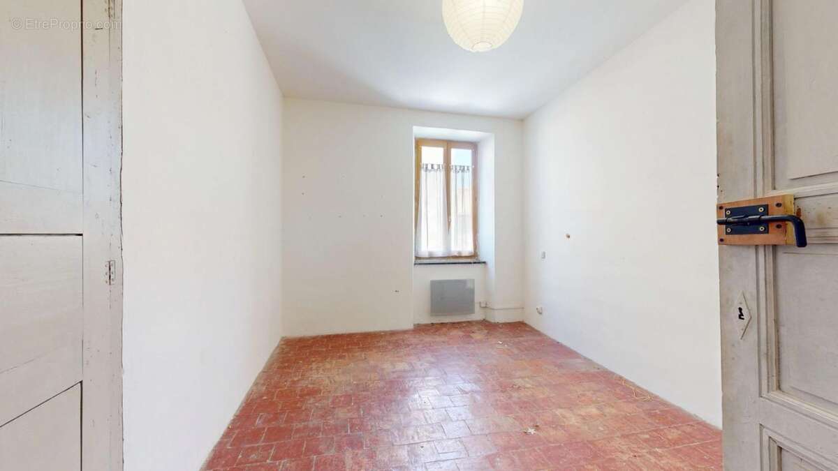 Maison climatisé R+2 avec local commercial  Conilhac Corbieres 7 pièce(s) 166 m2 cours exterieur - photo 11