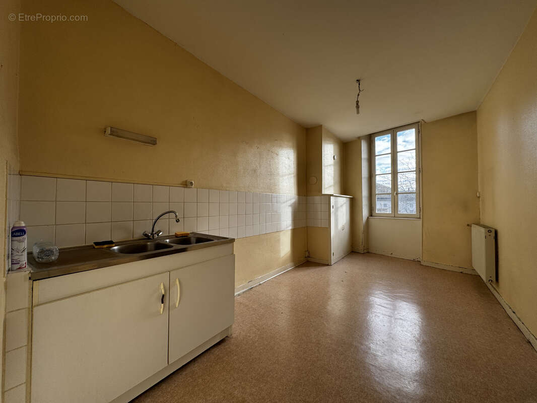 Appartement à CHAMBON-SUR-VOUEIZE