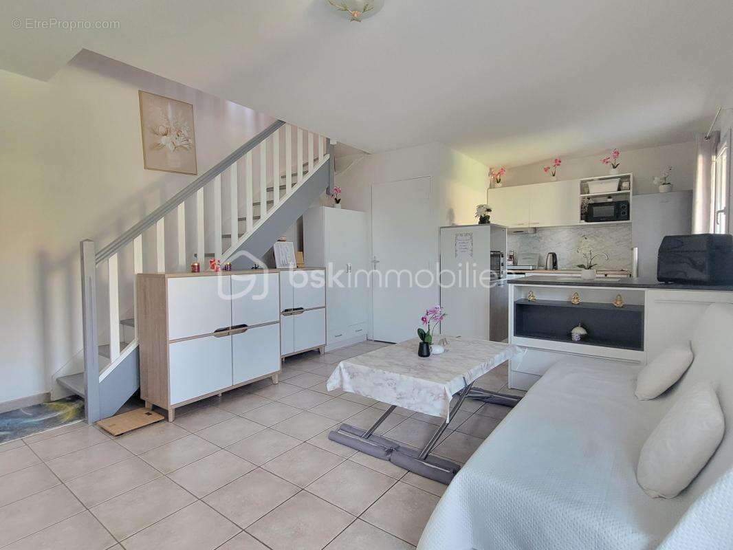 Pavillon T3 de 54 M² + 15 m² de vérenda + grand jardin dans une résidence sécurisée avec pisicine, entre Colombiers et Béziers - photo 5