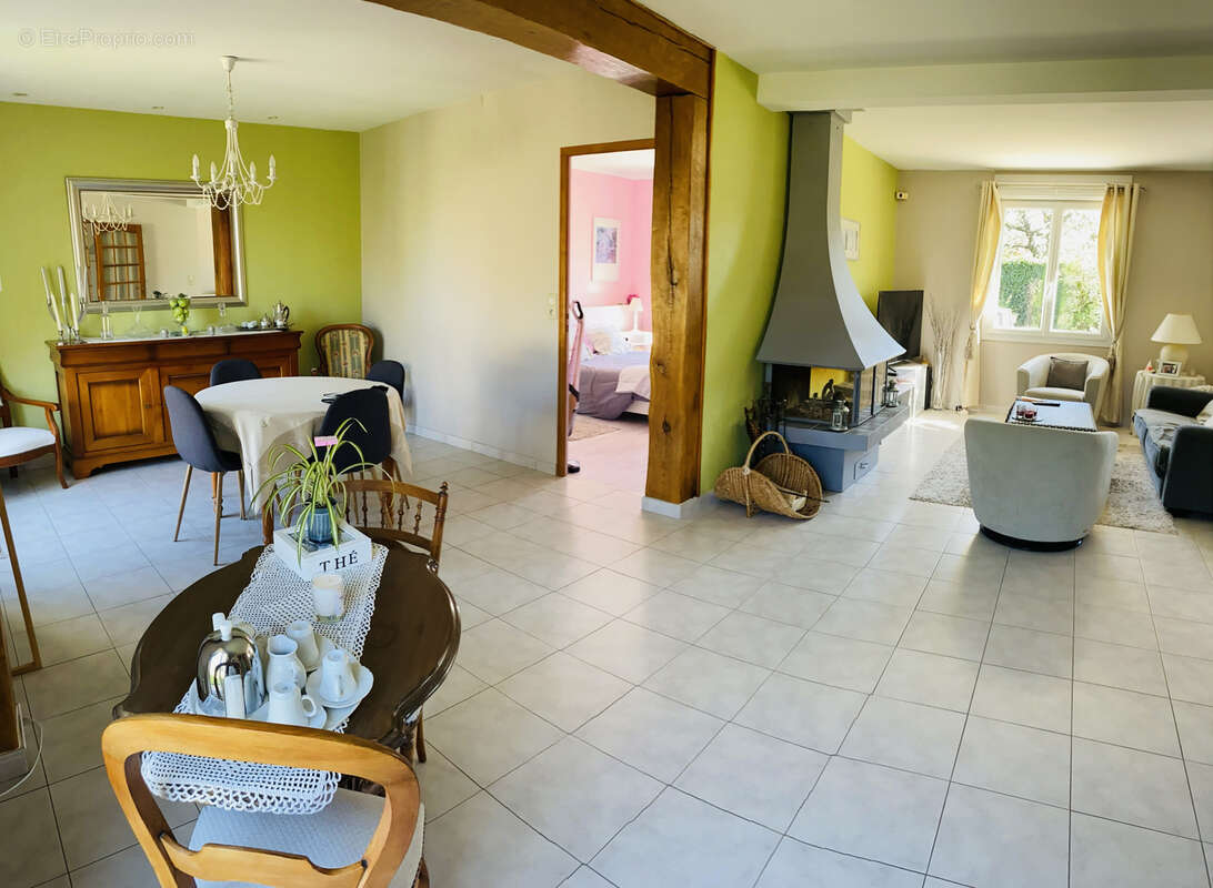 Maison à LA QUEUE-LES-YVELINES