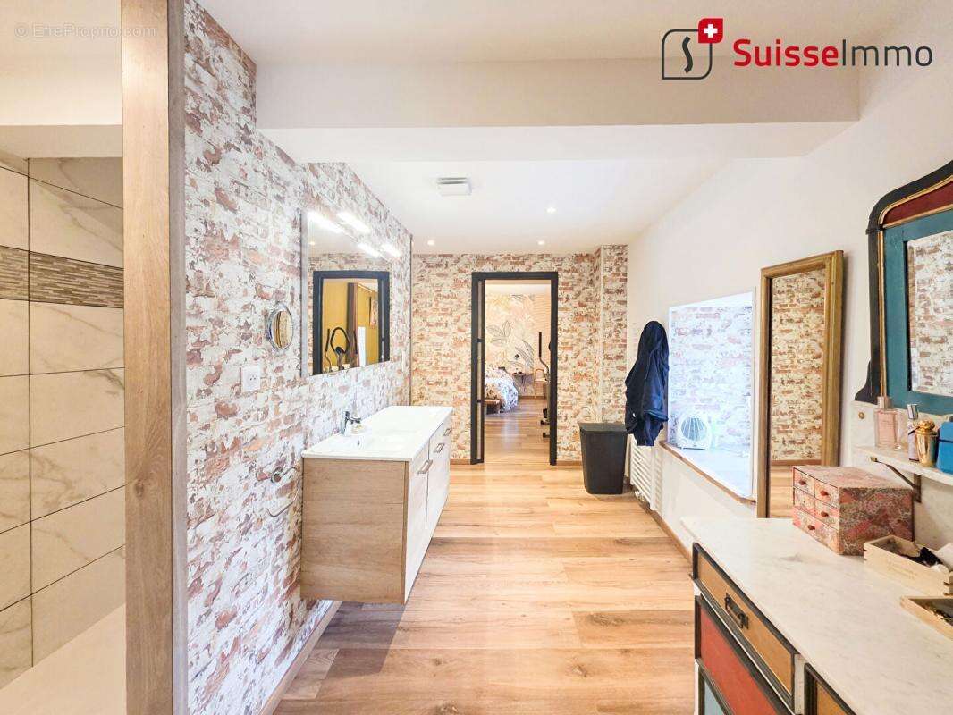 Maison à VALLEROIS-LE-BOIS