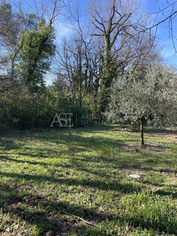 Terrain à AIX-EN-PROVENCE