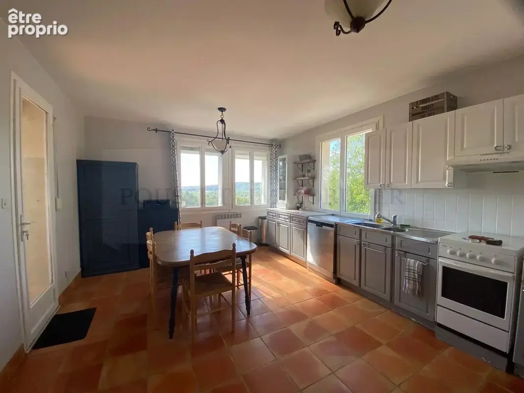 Jolie maison, de 182 m², en partie aménagée de plain-pied sur un terrain de 1ha 56a 32ca. Situation dominante avec vue imprenabl - photo 9