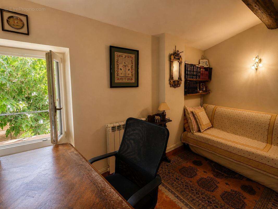 Maison 160 m² à Saint-Martin-De-La-Brasque  - photo 12