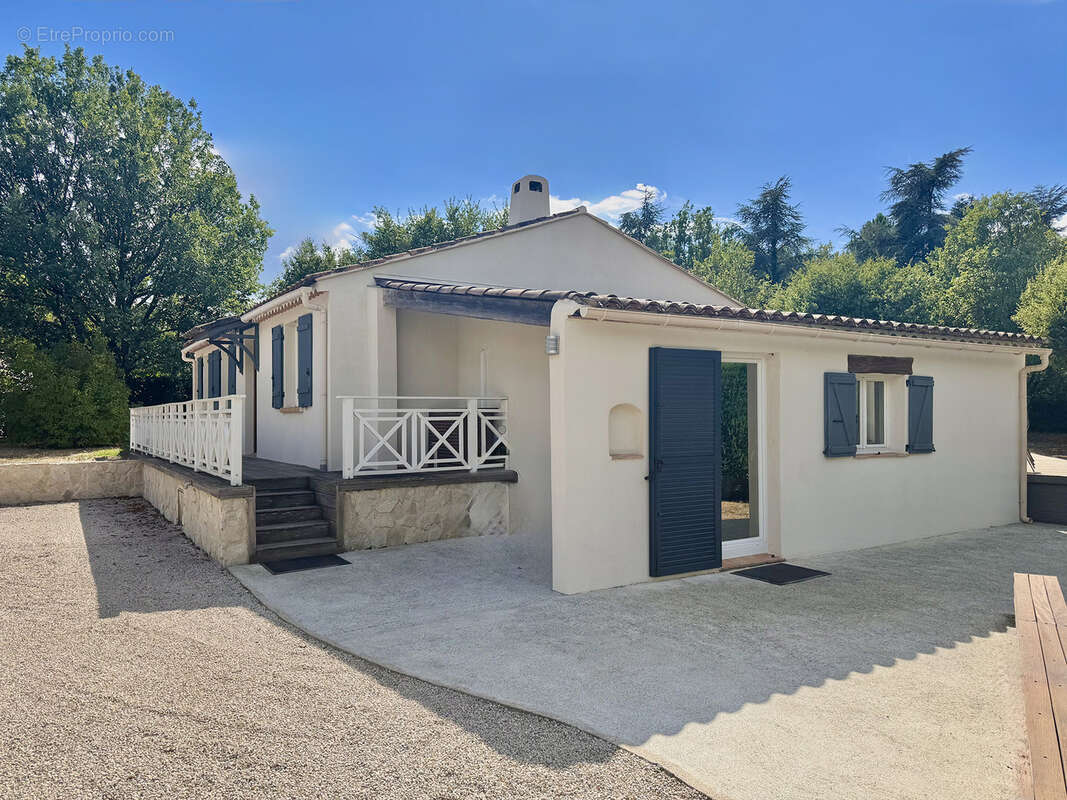 Maison à SAINT-CEZAIRE-SUR-SIAGNE