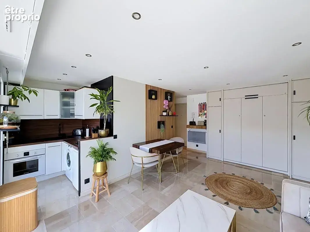 CANNES Basse Californie - Studio rénové 27m2 - Terrasse 12m2 - Etage élevé - photo 3
