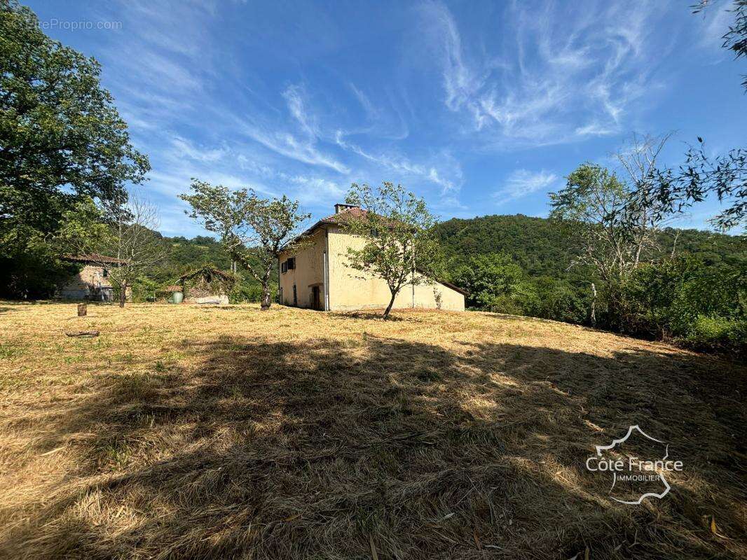 Maison à SAINT-ETIENNE-DE-MAURS