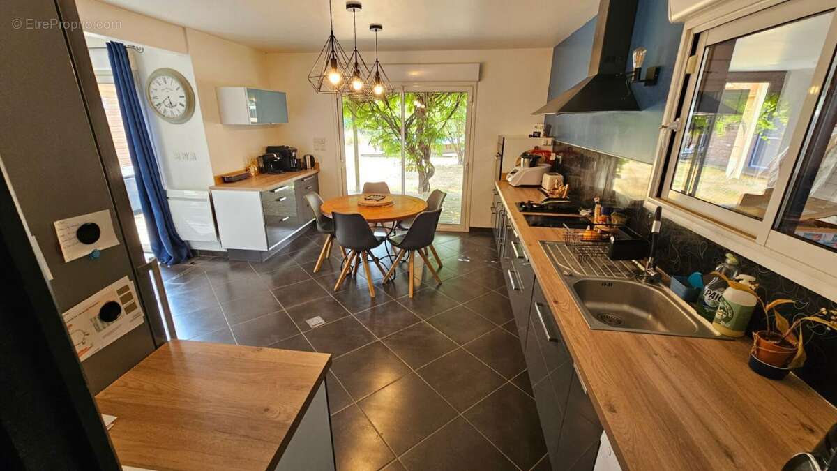 Houdan 3 mn / Maison familiale ossature bois de 195 m2 avec dépendances et piscine - photo 7