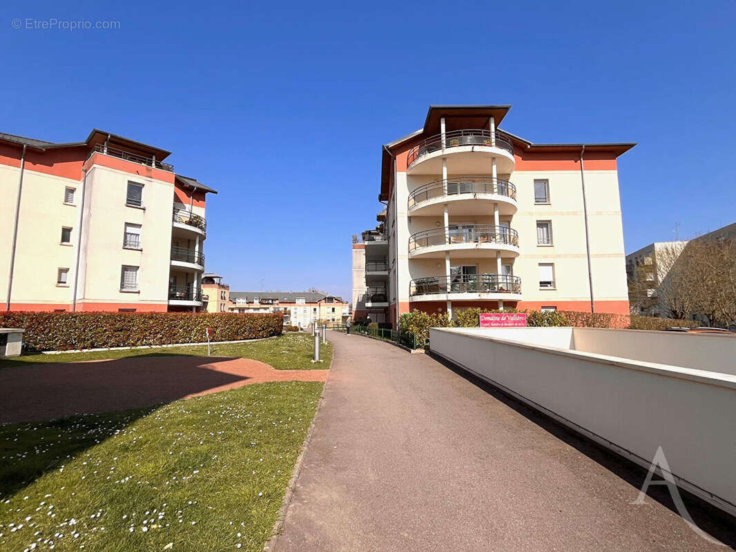 F2 Metz Vallières avec terrasse et garage - photo 17