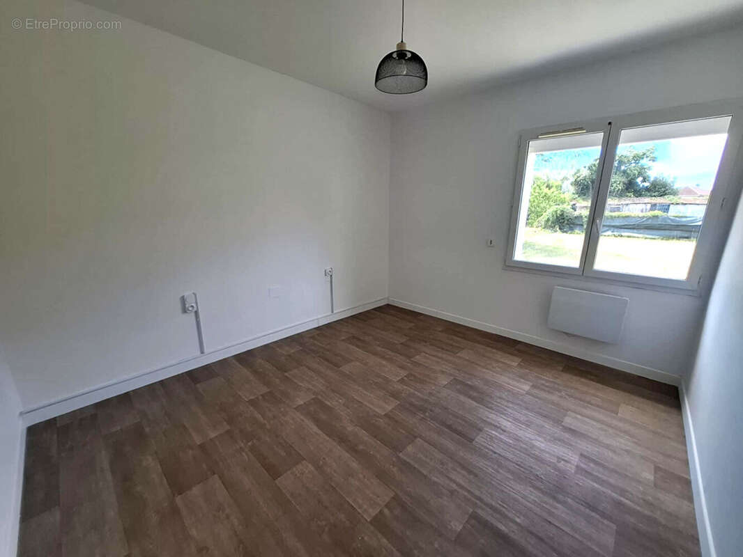 Ensemble immobilier rénové Deux maisons et un garage loués, revenus immédiats - photo 10