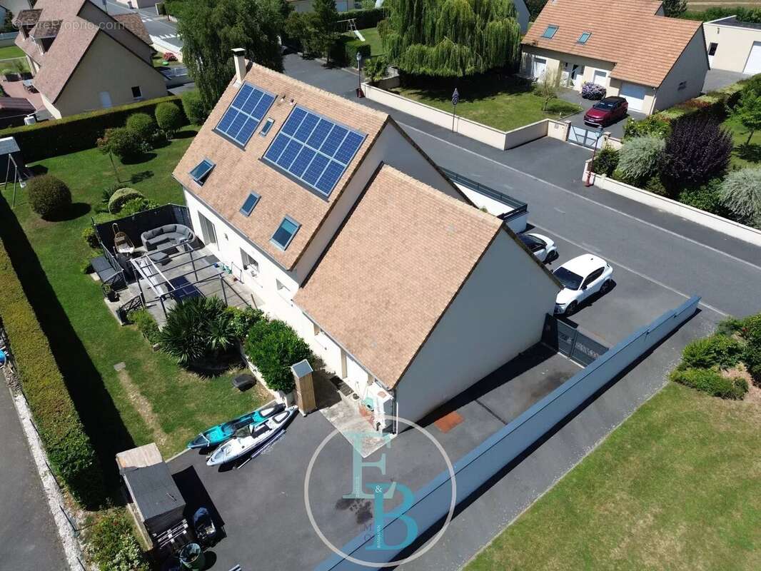 Maison - 235m2 - T8 - photo 5