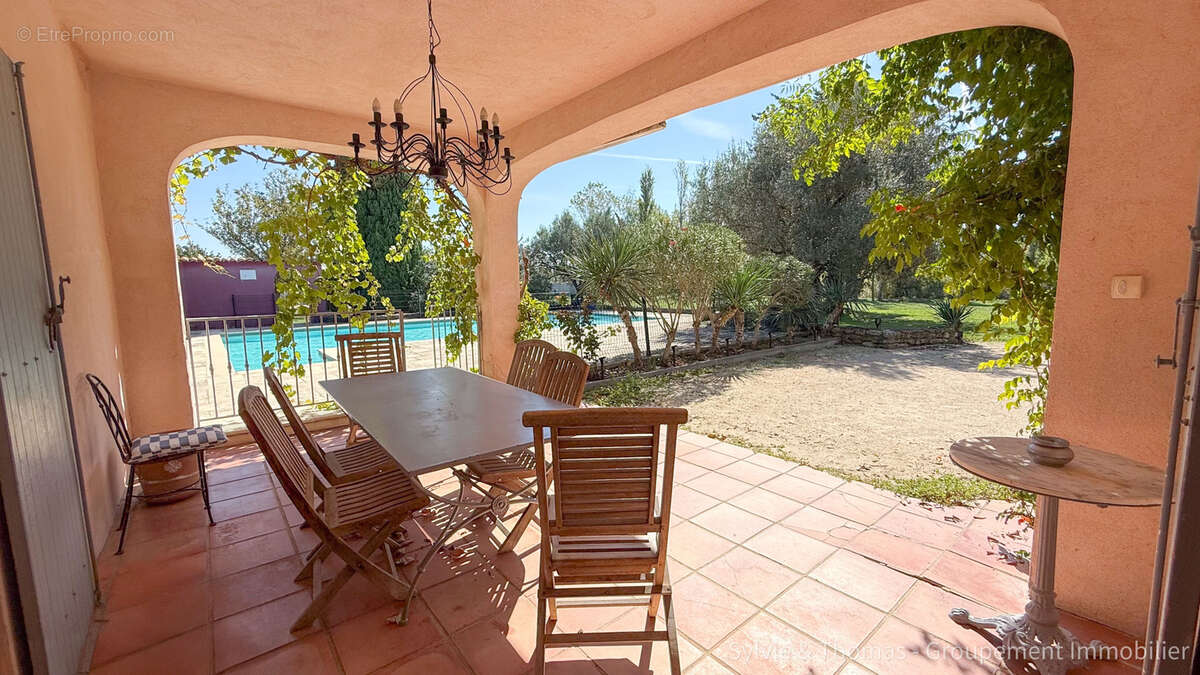 Maison à CADEROUSSE