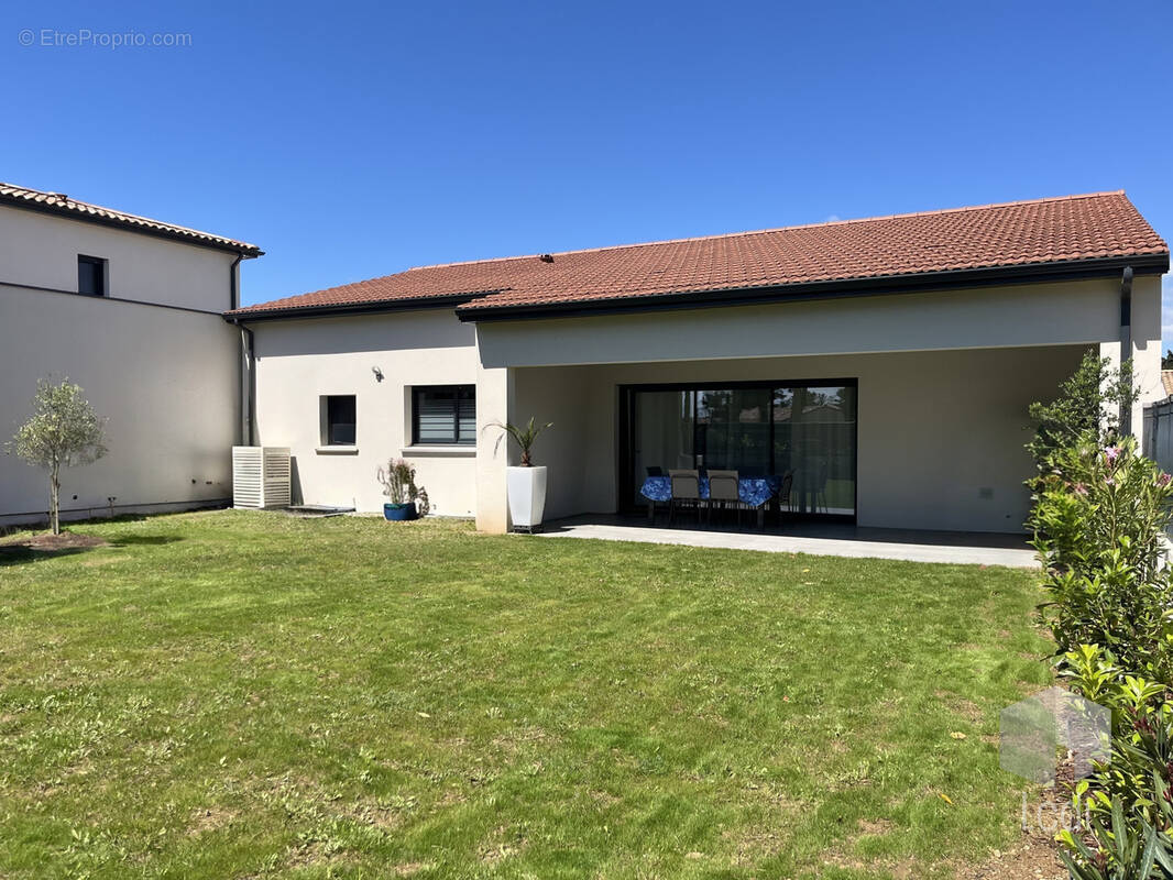 Maison à MONTELIMAR