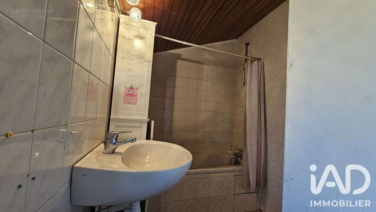 Maison 64 m² à Cassaniouze  - photo 5