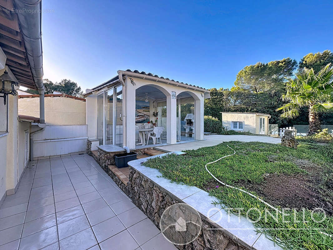 Maison à ROQUEBRUNE-SUR-ARGENS