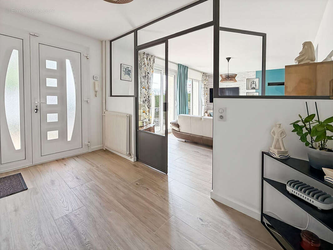 Maison à VERRIERES-LE-BUISSON