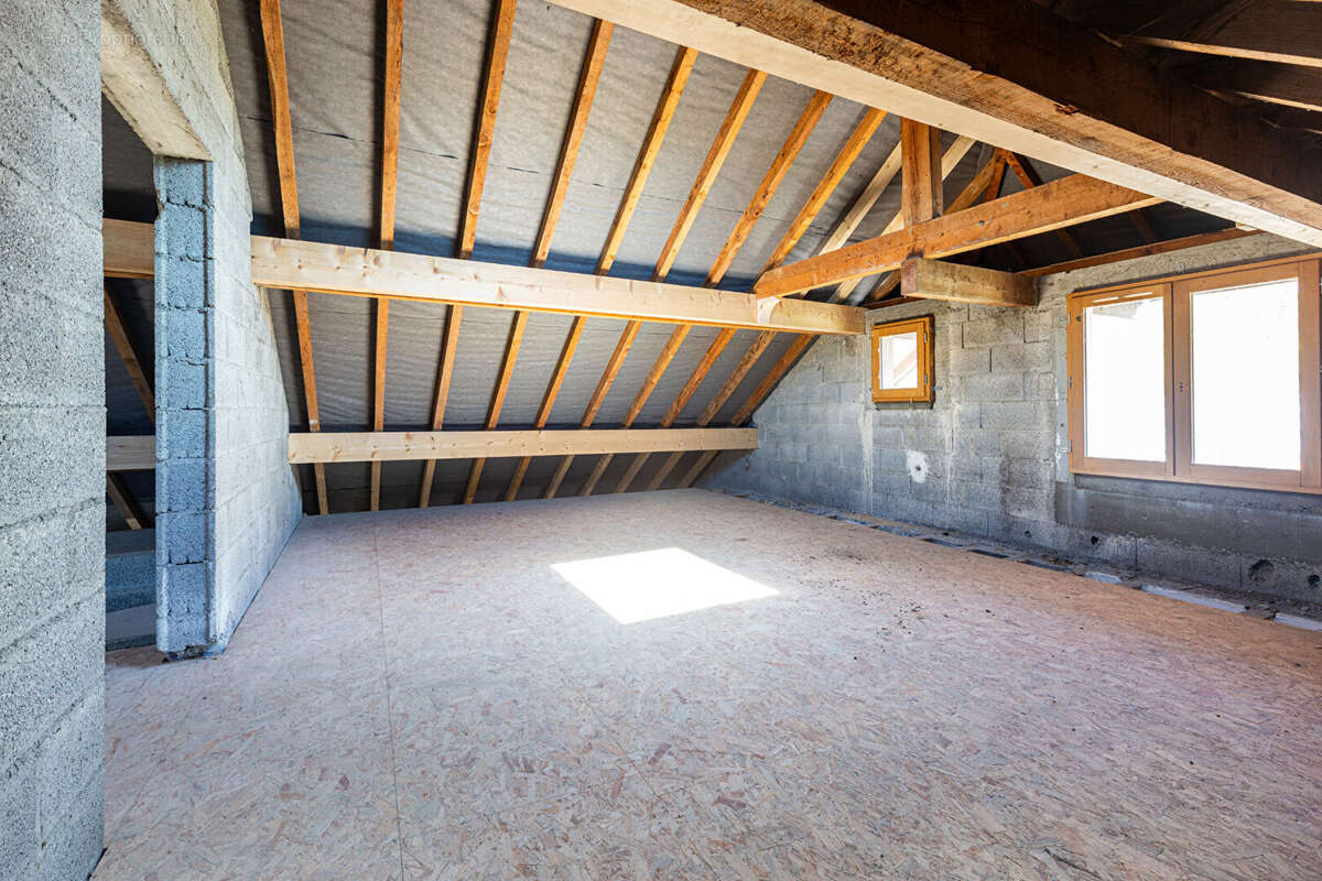 "cyprès" - thusy - a vendre en exclusivite - corps de ferme a renover 291m2 et annexes garage, caves & hangar 115m2 - toiture re - photo 15