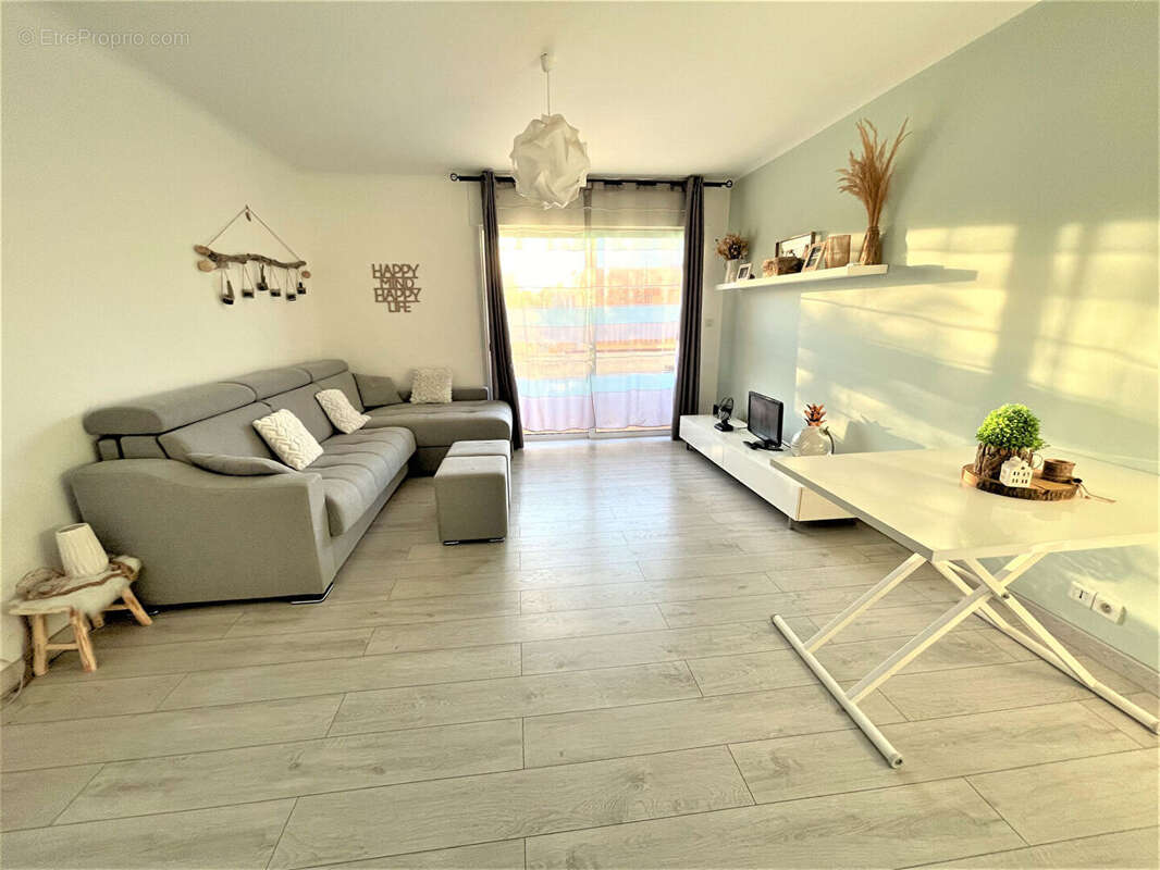 Appartement à SAINT-LAURENT-DU-VAR