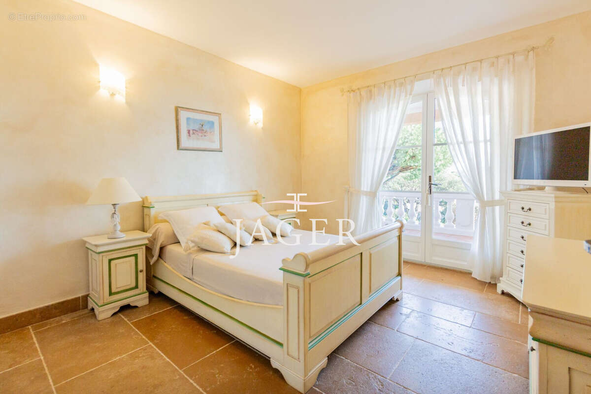 Maison 400 m² à Sainte-Maxime  - photo 6