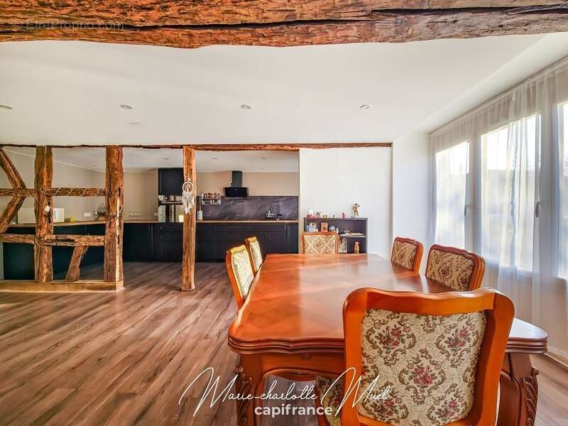 Grande maison de ville avec terrasse de 70 m² et garage, rénovée avec cachet et authenticité - photo 2