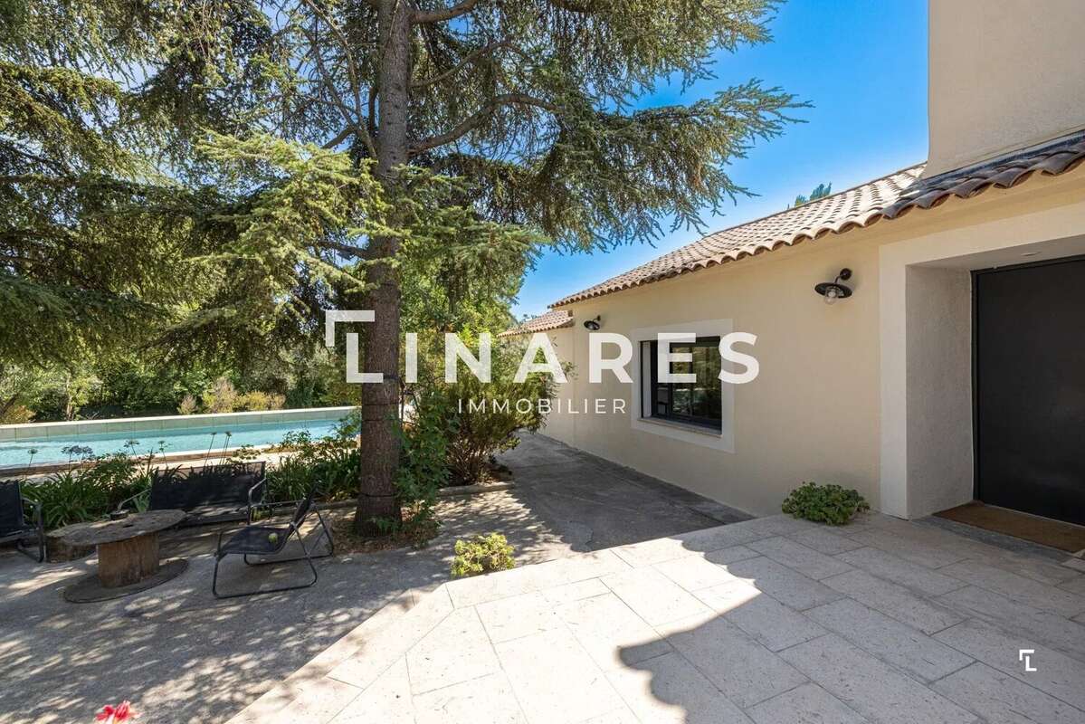 LES COLLINES D'ALLAUCH - Maison T4 de 151m2 - Terrain de 2500m2 - Piscine - Garage - 13190 Allauch - photo 26