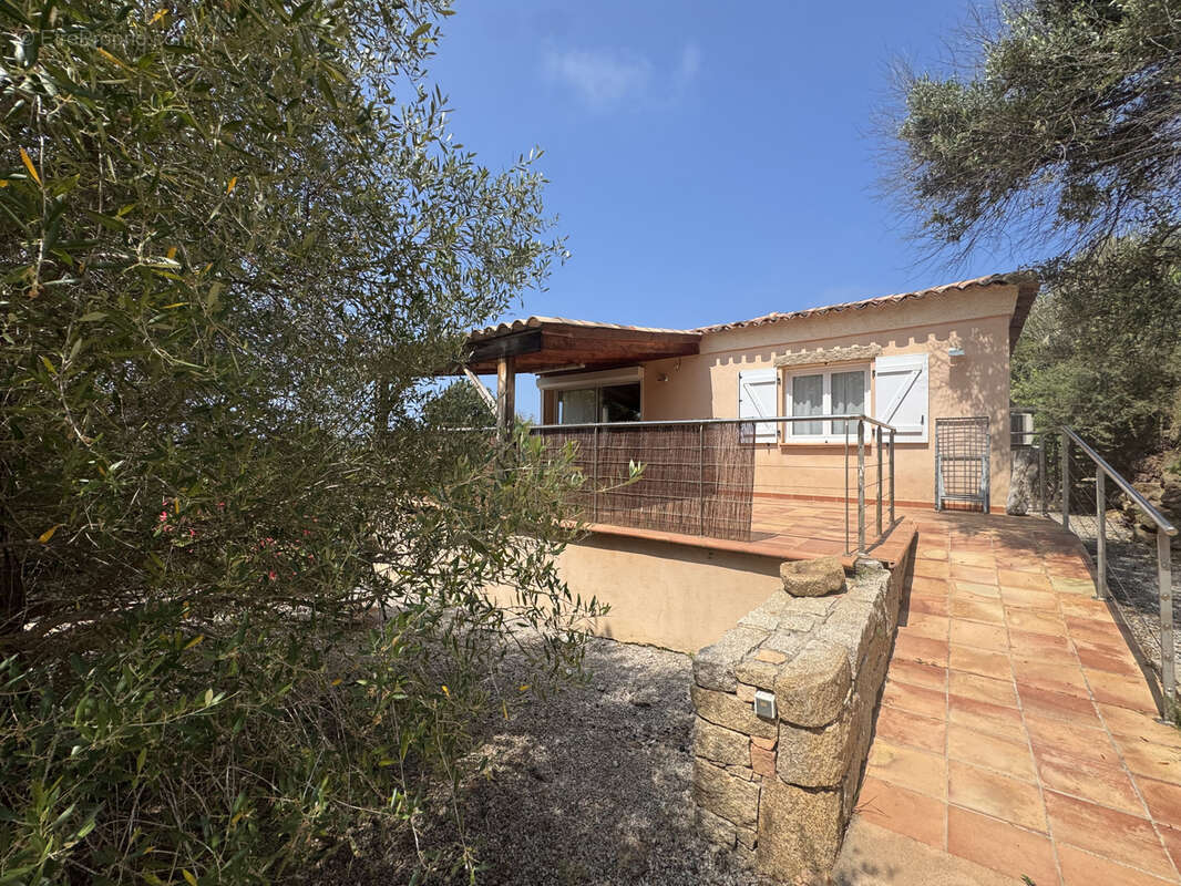 Une villa piscine accès plage à quelques mètres - photo 9