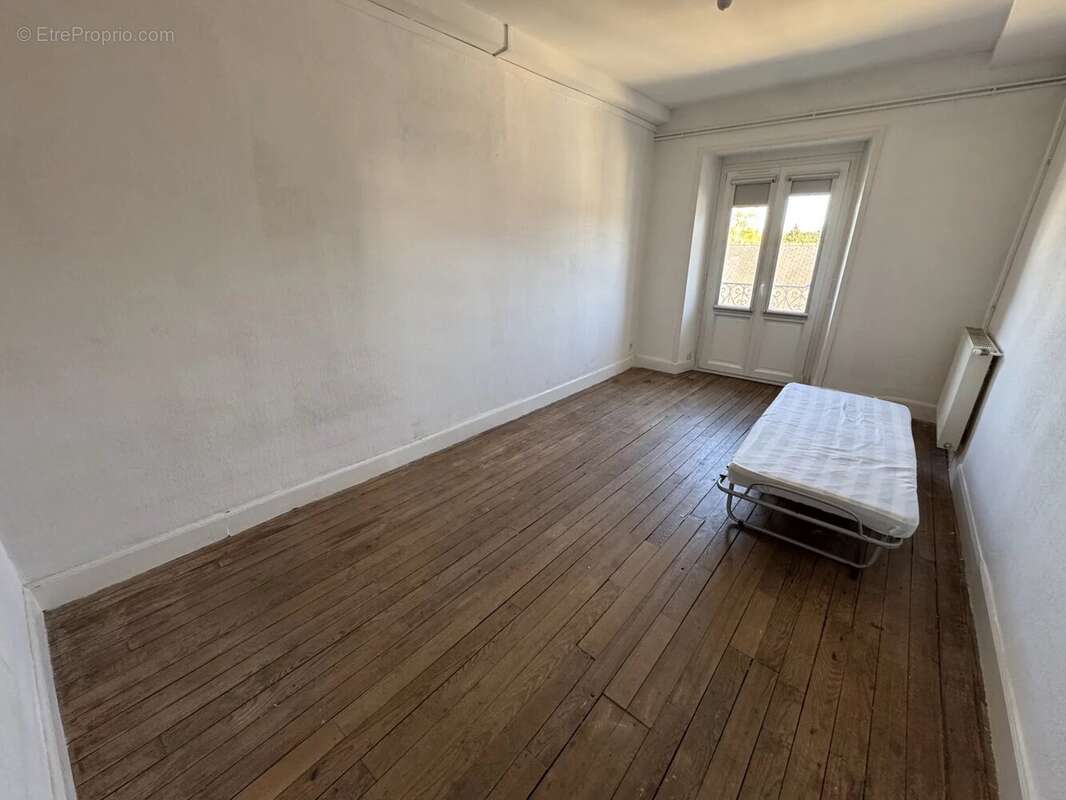 Appartement à NAY