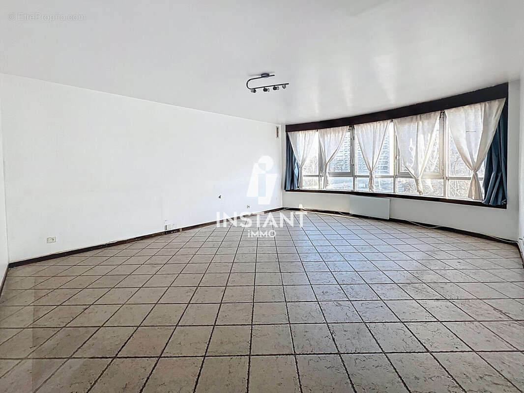 Appartement à CHARENTON-LE-PONT