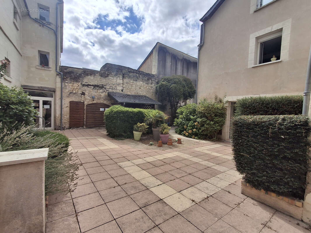 Special investisseur : appartement et garage bourgueil centre avec locataire. - photo 2
