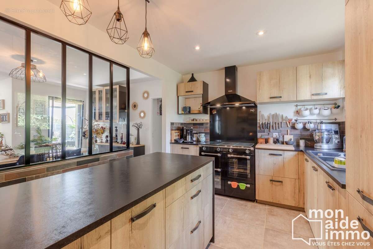 Maison à FARGUES-SAINT-HILAIRE