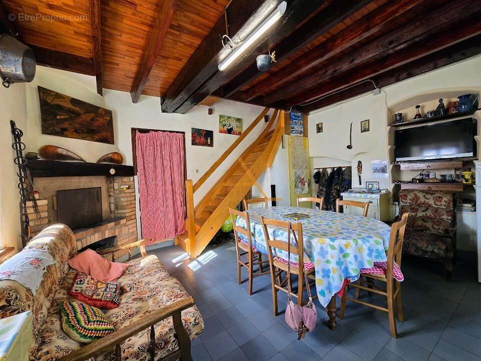 Maison à LA BEGUDE-DE-MAZENC