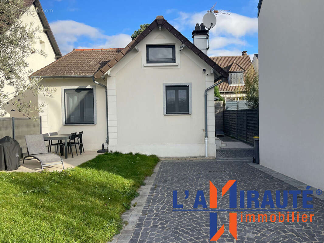 Maison à SARTROUVILLE