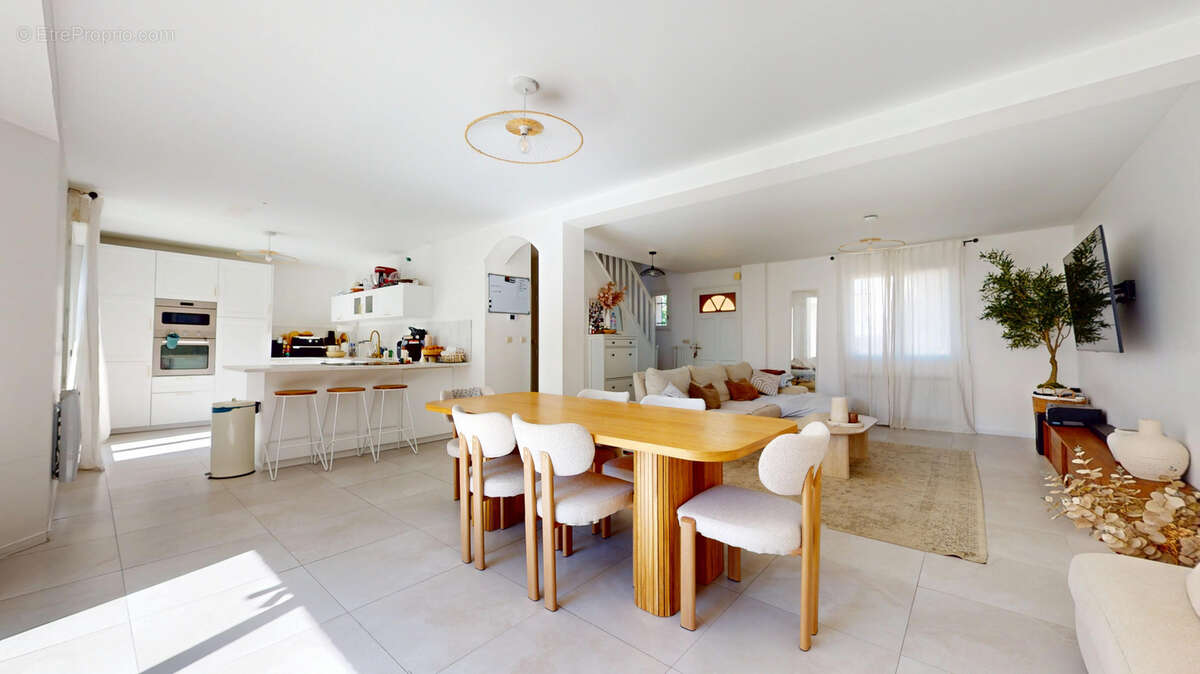 Maison individuelle familiale dans un quartier pavillonnaire, 4 chambres, confort de plain pied et sous-sol - photo 2