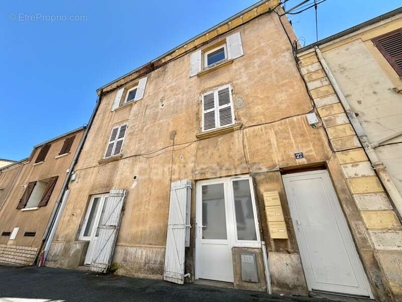 Immeuble de rapport de 205 m2, proche centre ville, 3 appartements rénovés et loués, types t3, 20 880€/an soit 11,29% de rentabi - photo 2