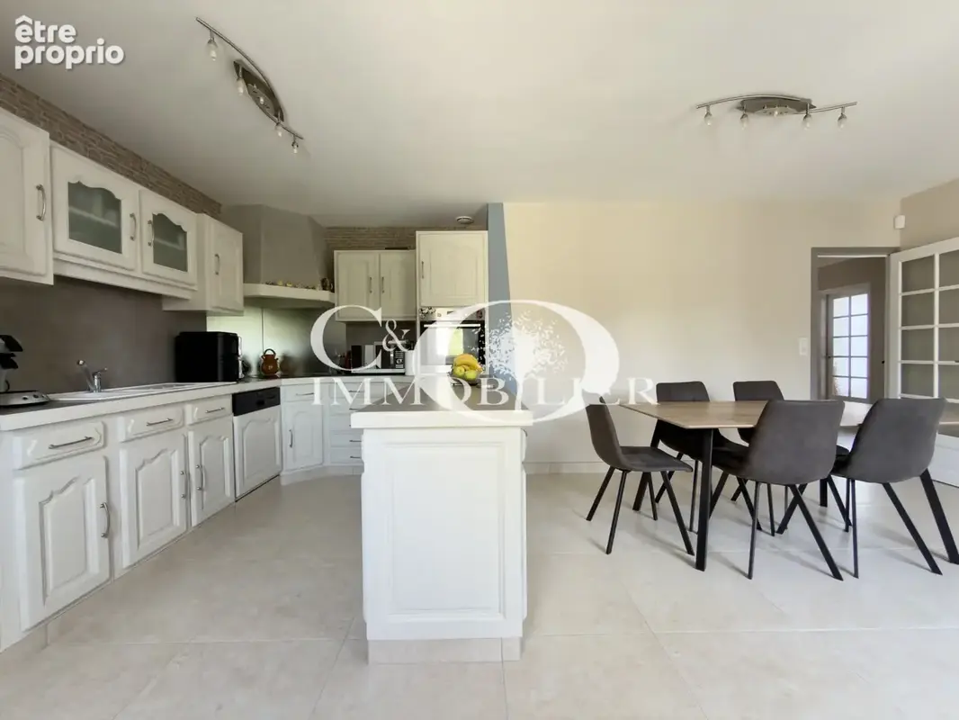 Maison 3 chambres + bureau - double garage - 1358 m2 de terrain - photo 5