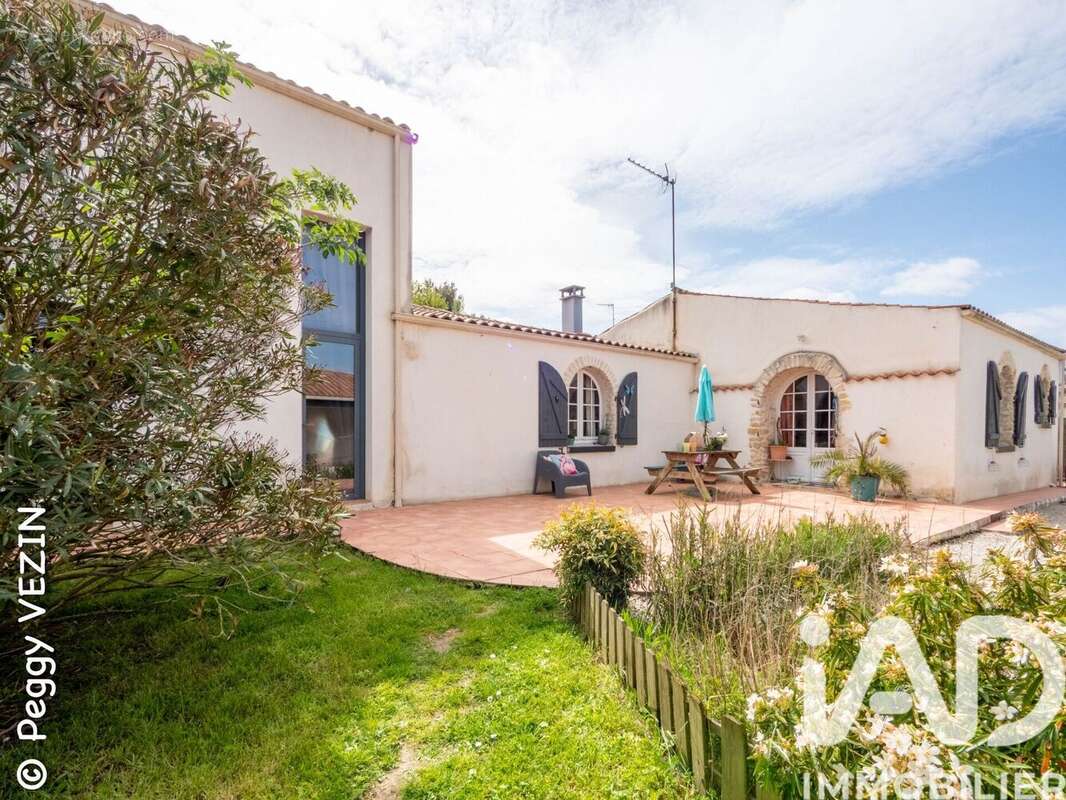Maison 173 m² à Sainte-Soulle  - photo 3