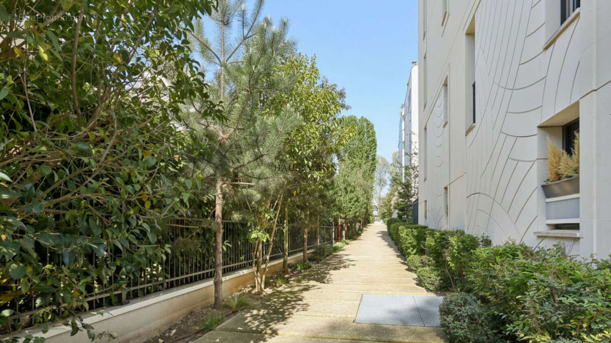 Appartement à NEUILLY-SUR-SEINE