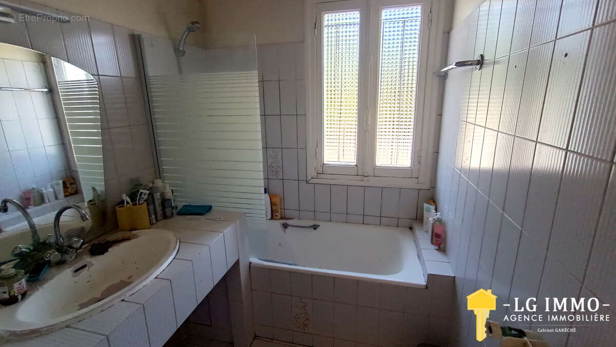 Maison de bourg, 4ch, studio, garages sur 971 m2 de terrain - photo 13