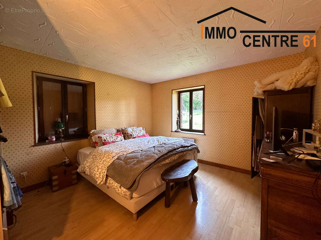 Maison d'architecte 5 chambres et un gîte de 64m2 sur un terrain de 5527m2 arboré. - photo 11