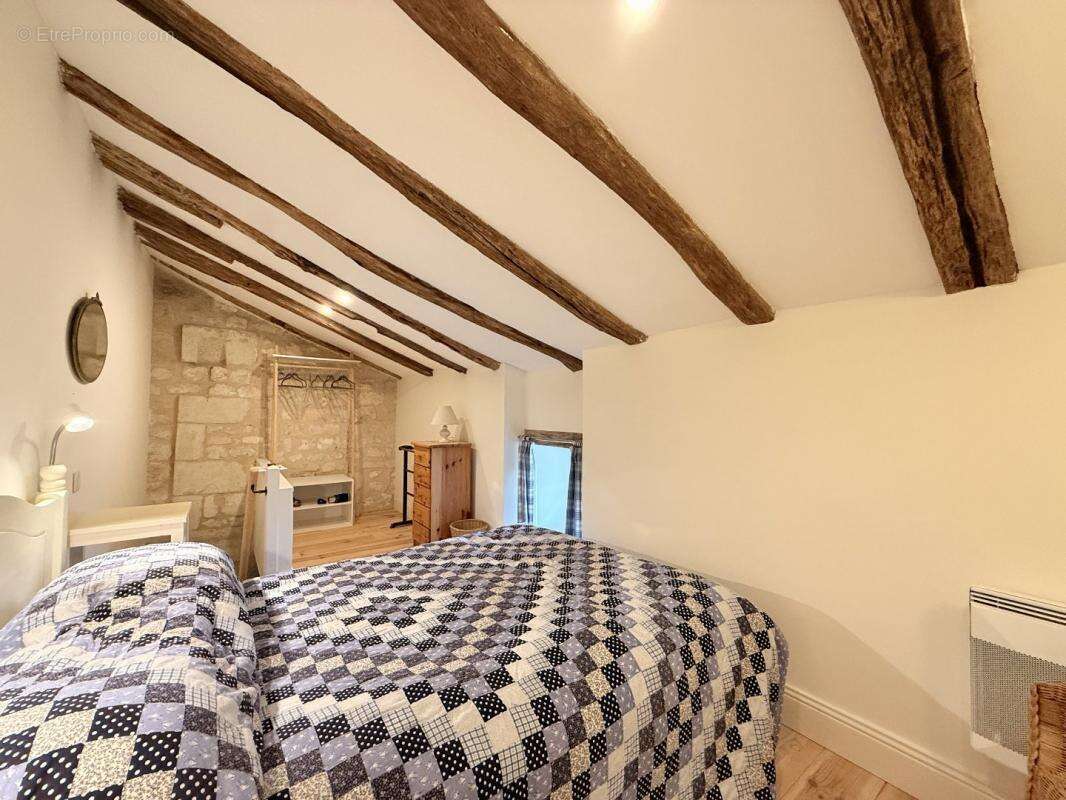 Maison à VILLEBOIS-LAVALETTE