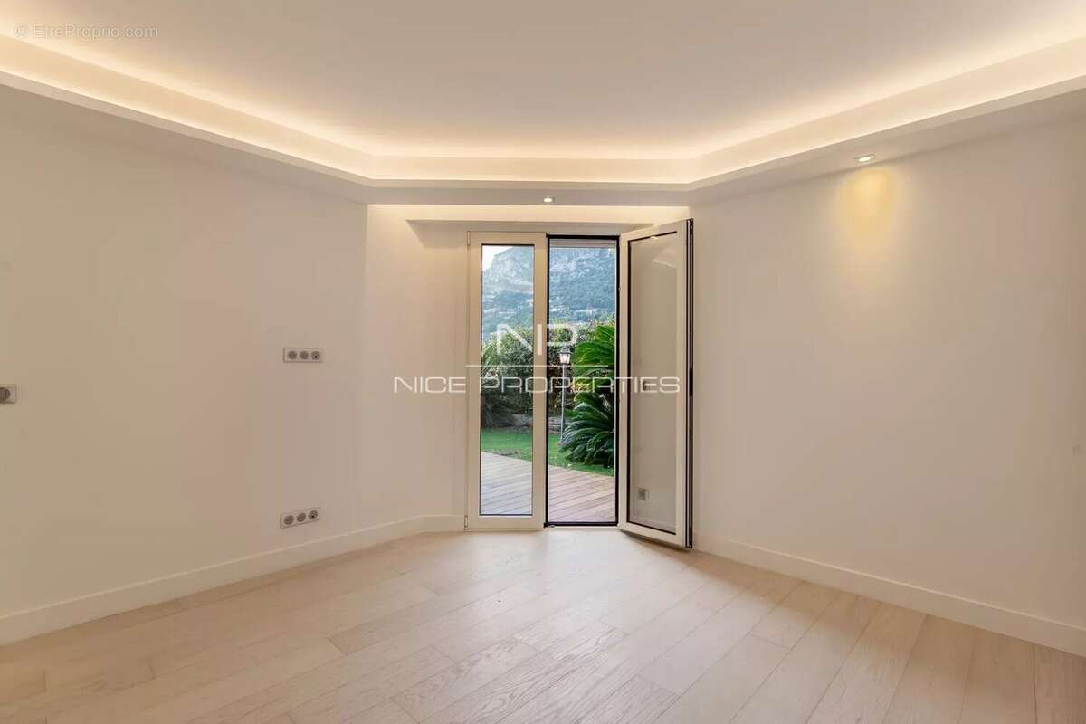 Appartement à ROQUEBRUNE-CAP-MARTIN