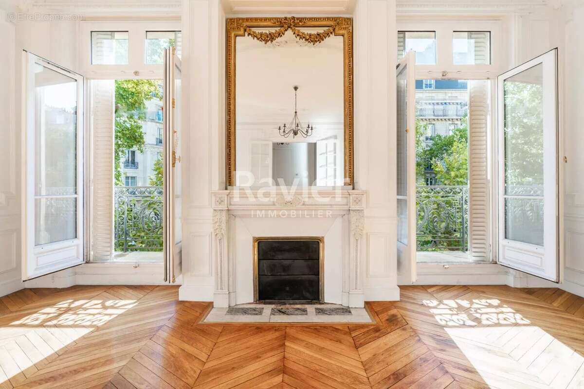 Appartement à PARIS-17E